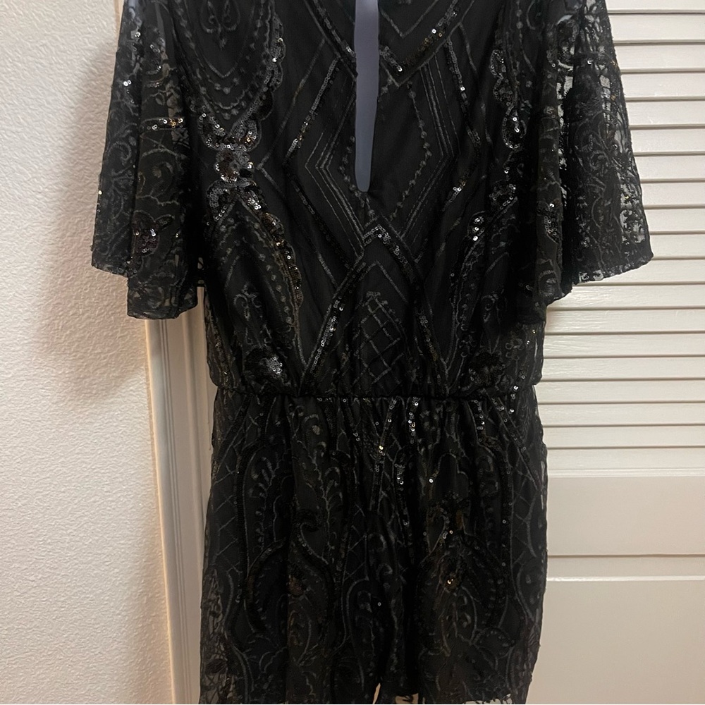 VENUS Black Sequin Lace Romper (US 8) V-Neck Flutter Sleeve Scallop Hem - Picture 2 of 11
